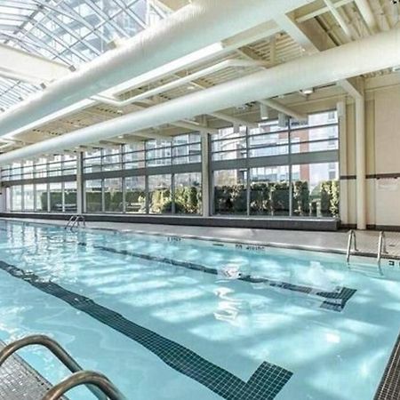 Lovely One-Bedroom Apartment With Swiming Pool, Hot-Tube And Gym In Central Location Vancouver Exterior photo